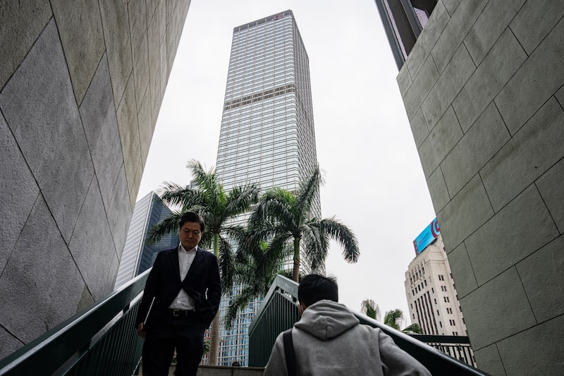 La venta pone de relieve cómo la empresa, fundada por el multimillonario Li Ka-shing, se encuentra en medio de un pulso entre EE.UU. y China por sus instalaciones canaleras en el país centroamericano. La venta pone de relieve cómo la empresa, fundada por el multimillonario Li Ka-shing, se encuentra en medio de un pulso entre EE.UU. y China por sus instalaciones canaleras en el país centroamericano.