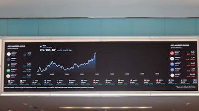 Ibovespa sobe na contramão do exterior no último pregão antes do Natal; dólar recua Ibovespa sobe na contramão do exterior no último pregão antes do Natal; dólar recua