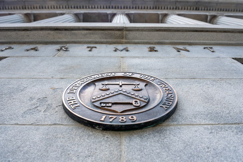 US Public Debt Hits $40 Trillion, Raising Doom Loop Risk US Public Debt Hits $40 Trillion, Raising Doom Loop Risk