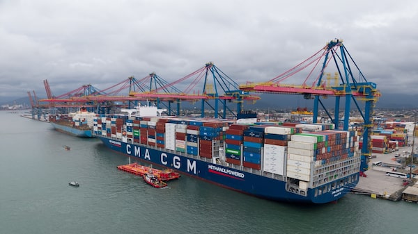 Primeiro navio abastecido com etanol brasileiro parte em impulso aos biocombustíveis Primeiro navio abastecido com etanol brasileiro parte em impulso aos biocombustíveis