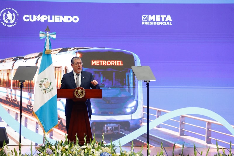 El presidente Bernardo Arévalo durante la presentación de los resultados de la Fase 0, y la hoja de ruta del Metro Riel, el 29 de octubre de 2026. El presidente Bernardo Arévalo durante la presentación de los resultados de la Fase 0, y la hoja de ruta del Metro Riel, el 29 de octubre de 2026.