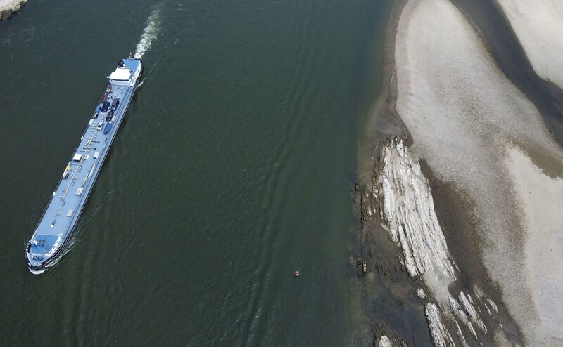 El petrolero Calcit 12 en el Rin El petrolero Calcit 12 en el Rin