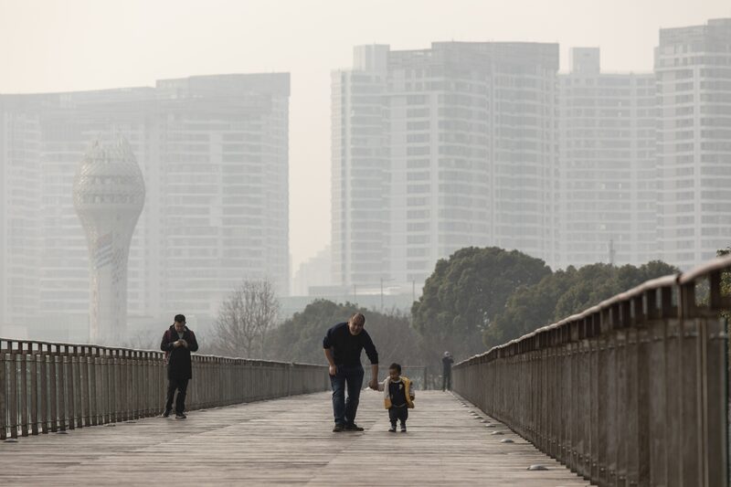 A força de trabalho já está diminuindo, a demanda de longo prazo por moradia deve cair ainda mais, e o governo também pode ter dificuldades para sustentar seu sistema previdenciário A força de trabalho já está diminuindo, a demanda de longo prazo por moradia deve cair ainda mais, e o governo também pode ter dificuldades para sustentar seu sistema previdenciário