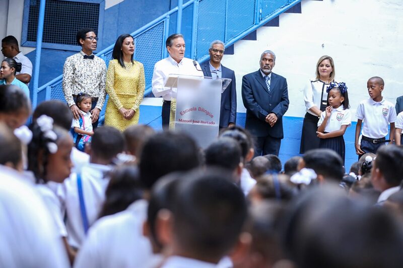 El presidente de la República, Laurentino Cortizo, inauguró el año lectivo en la Escuela Bilingüe Manuel José Hurtado, en el distrito de Panamá. El presidente de la República, Laurentino Cortizo, inauguró el año lectivo en la Escuela Bilingüe Manuel José Hurtado, en el distrito de Panamá.