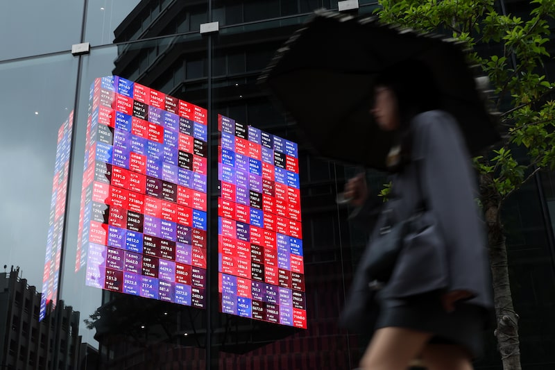 Japanese Shares Gain on Solid Tech Earnings Japanese Shares Gain on Solid Tech Earnings