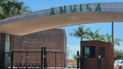 Coca-Cola recolhe lote de água mineral Crystal após contaminação, diz Anvisa Coca-Cola recolhe lote de água mineral Crystal após contaminação, diz Anvisa