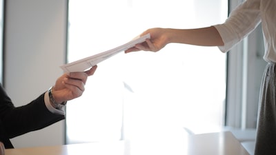 ¿Recién graduado? Estos son los sectores que más jóvenes emplean en Colombia