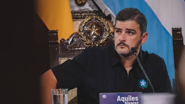 Justicia ecuatoriana dicta prisión preventiva para el alcalde de Guayaquil, Aquiles Álvarez Justicia ecuatoriana dicta prisión preventiva para el alcalde de Guayaquil, Aquiles Álvarez