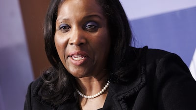 Un aliado de Trump pide a fiscalía de EE.UU. investigar a Cook, de la Fed, por hipotecas Un aliado de Trump pide a fiscalía de EE.UU. investigar a Cook, de la Fed, por hipotecas