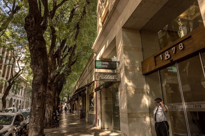 Una casa de cambio de divisas en el barrio de Belgrano de Buenos Aires Una casa de cambio de divisas en el barrio de Belgrano de Buenos Aires