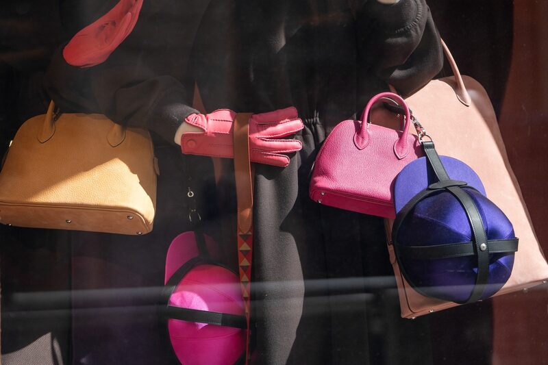 La rara decepción de Hermès, el fabricante del codiciado bolso Birkin, se produce en un momento en que el mercado del lujo lucha por salir de un periodo de escaso crecimiento causado en gran parte por los compradores chinos que frenan sus compras costosas. (Bloomberg) La rara decepción de Hermès, el fabricante del codiciado bolso Birkin, se produce en un momento en que el mercado del lujo lucha por salir de un periodo de escaso crecimiento causado en gran parte por los compradores chinos que frenan sus compras costosas. (Bloomberg)