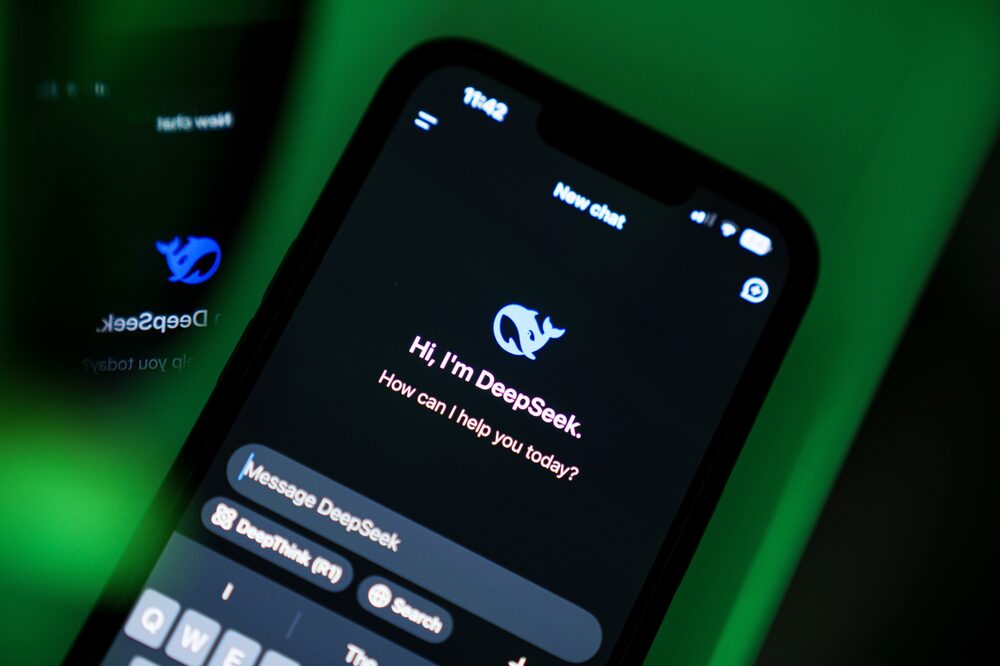 O DeepSeek se tornou o aplicativo mais baixado do mundo em lojas tanto da Apple como do Android O DeepSeek se tornou o aplicativo mais baixado do mundo em lojas tanto da Apple como do Android