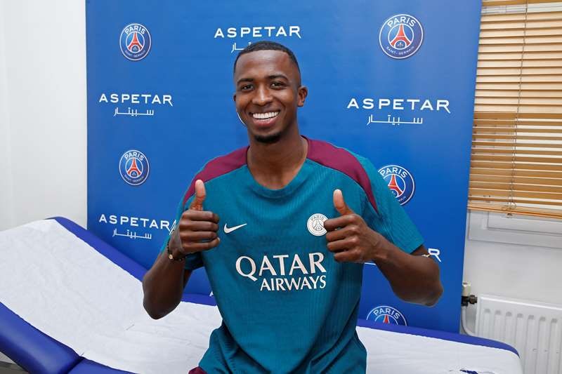 Willian Pacho firma con el PSG de Francia hasta 2029 Willian Pacho firma con el PSG de Francia hasta 2029