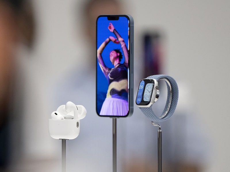 Apple iPhone Apple Watch Apple iPhone Apple Watch