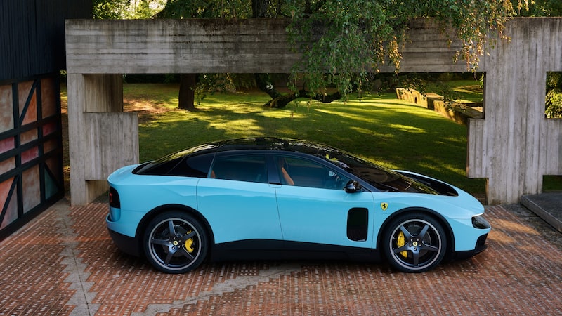 El Ferrari Luce fue diseñado en colaboración con LoveFrom, el estudio fundado por Jony Ive, antiguo director de diseño de Apple. El Ferrari Luce fue diseñado en colaboración con LoveFrom, el estudio fundado por Jony Ive, antiguo director de diseño de Apple.