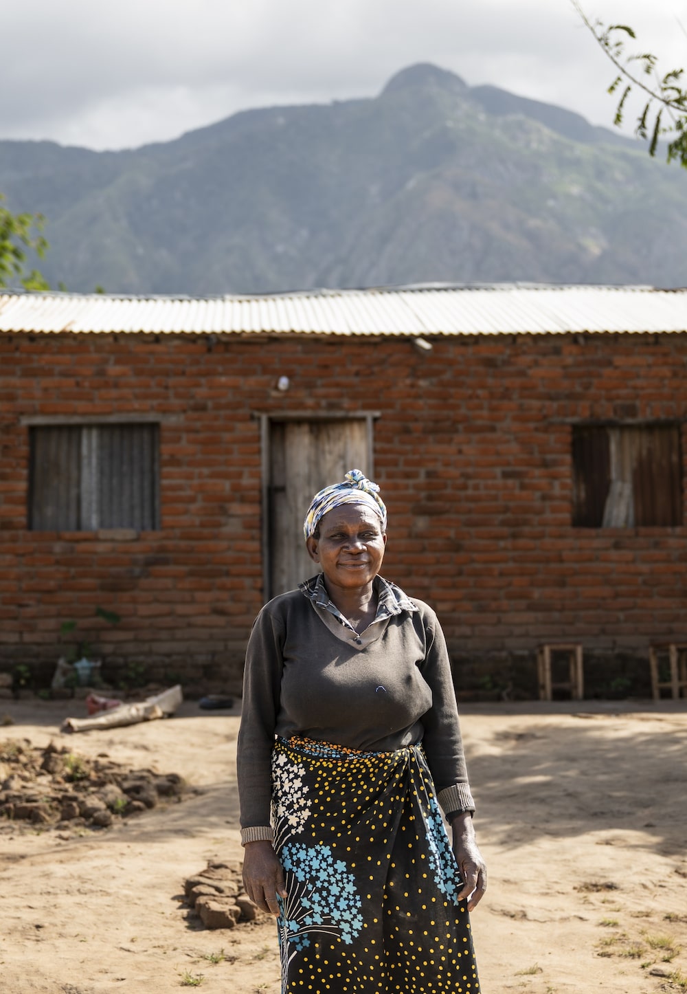 Agnes Kaloza planeja usar seu dinheiro para terminar de construir sua casa no distrito de Phalombe, no Malaui Agnes Kaloza planeja usar seu dinheiro para terminar de construir sua casa no distrito de Phalombe, no Malaui