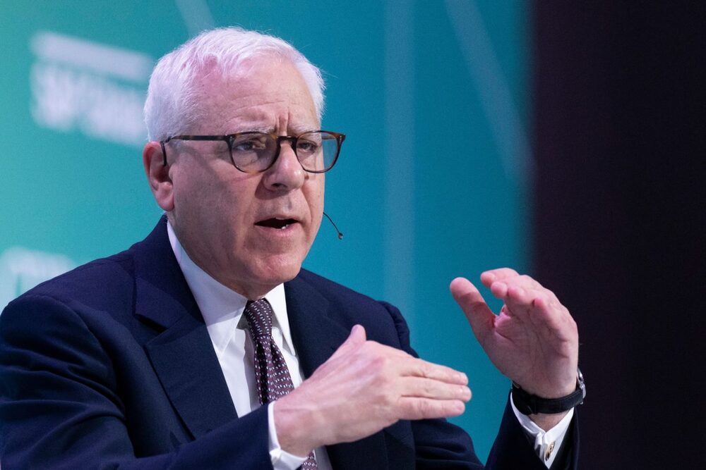 "Você verá as pessoas que tiveram o poder nos últimos 50 a 70 anos brigando com as pessoas que não tiveram o poder e agora o querem. " "Você verá as pessoas que tiveram o poder nos últimos 50 a 70 anos brigando com as pessoas que não tiveram o poder e agora o querem. "