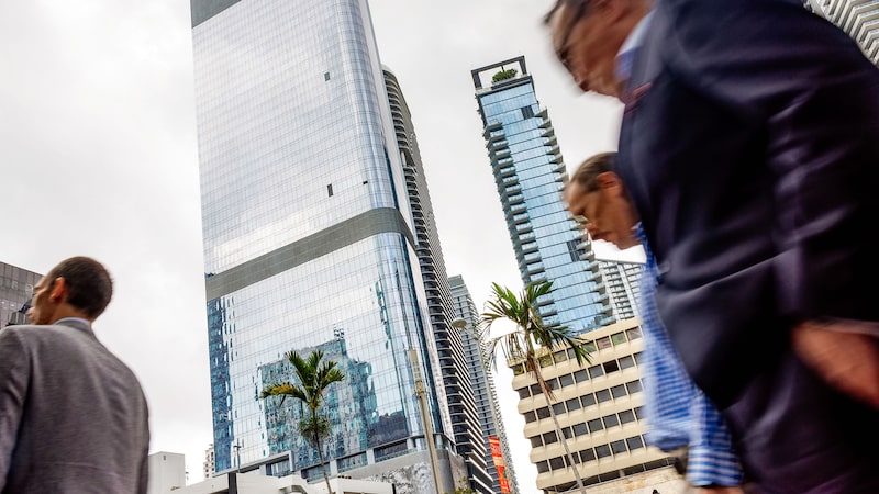 Master enfrenta ação de despejo em Miami após liquidação e atraso de aluguéis Master enfrenta ação de despejo em Miami após liquidação e atraso de aluguéis