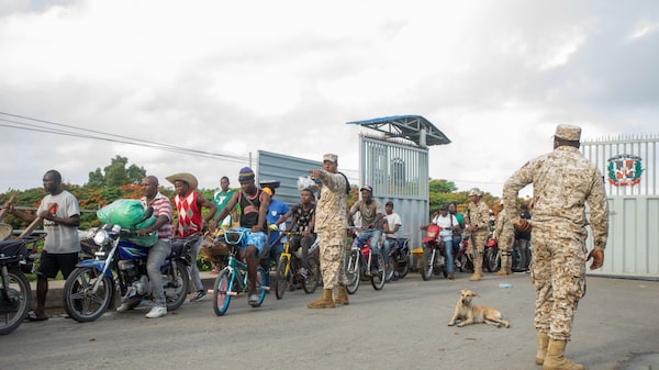 EE.UU. pide a sus ciudadanos que abandonen Haití ante la escalada de violencia EE.UU. pide a sus ciudadanos que abandonen Haití ante la escalada de violencia