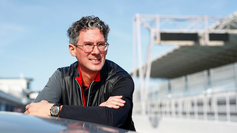 Ele liderou a Porsche com sucesso. Sua missão agora é resgatar a aura da Bentley Ele liderou a Porsche com sucesso. Sua missão agora é resgatar a aura da Bentley