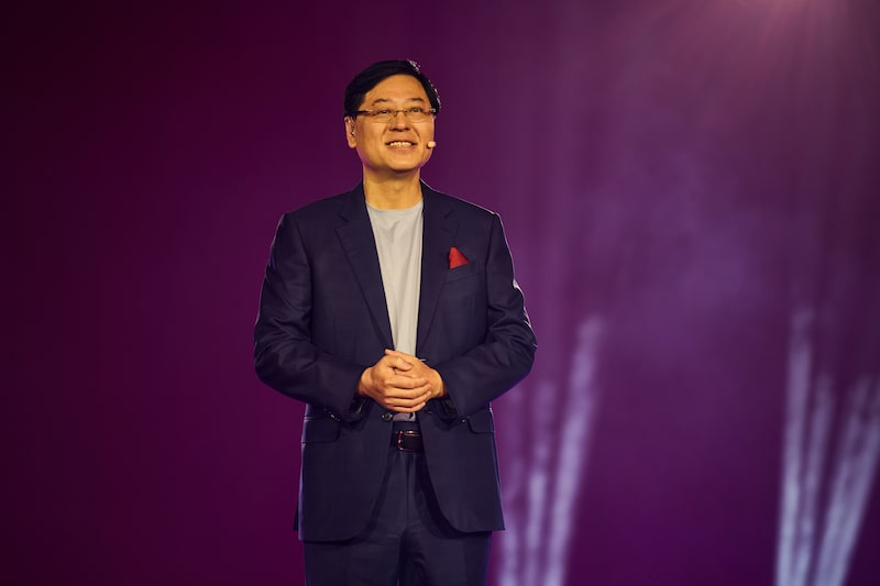 Yuanqing Yang, CEO e chairman da Lenovo: A Qira procura personalizar o conceito de AI para cada um dos consumidores e indivíduos Yuanqing Yang, CEO e chairman da Lenovo: A Qira procura personalizar o conceito de AI para cada um dos consumidores e indivíduos