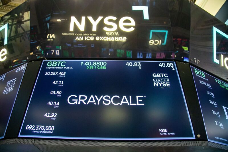 Logotipo da gestora de ativos digitais Grayscale, na Bolsa de Nova York Logotipo da gestora de ativos digitais Grayscale, na Bolsa de Nova York