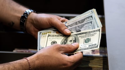 Dólar sobe mais de 1,5%, a R$ 5,06, e Ibovespa cai com virada nas bolsas globais Dólar sobe mais de 1,5%, a R$ 5,06, e Ibovespa cai com virada nas bolsas globais