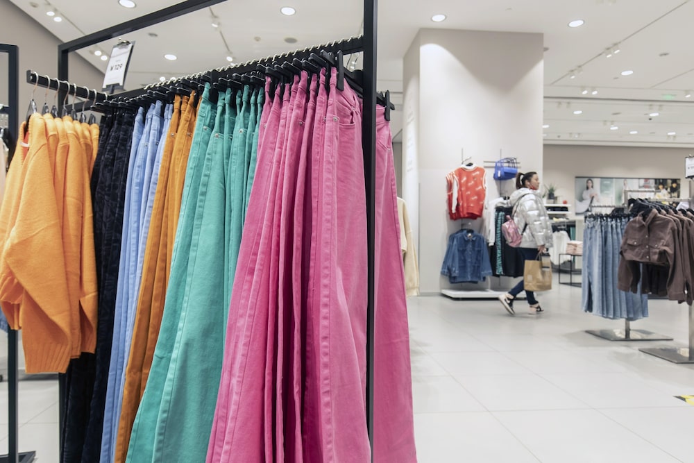 A concorrência com a Inditex, proprietária da Zara, e marcas de baixo custo, como Shein e Primark, tem sido um desafio para a relevância da H&M. (Foto: Qilai Shen/Bloomberg) A concorrência com a Inditex, proprietária da Zara, e marcas de baixo custo, como Shein e Primark, tem sido um desafio para a relevância da H&M. (Foto: Qilai Shen/Bloomberg)