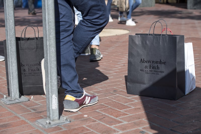 De sexualização de crianças a discriminação na equipe, empresa marcou o setor da moda De sexualização de crianças a discriminação na equipe, empresa marcou o setor da moda