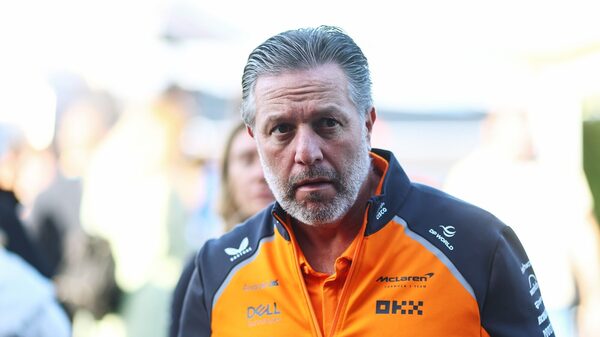 CEO da McLaren tem salto de 40% na remuneração e ganha US$ 50 mi após título na F1 CEO da McLaren tem salto de 40% na remuneração e ganha US$ 50 mi após título na F1