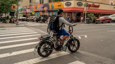 Febre de bicicletas elétricas entre adolescentes vira crise de segurança viária nos EUA Febre de bicicletas elétricas entre adolescentes vira crise de segurança viária nos EUA