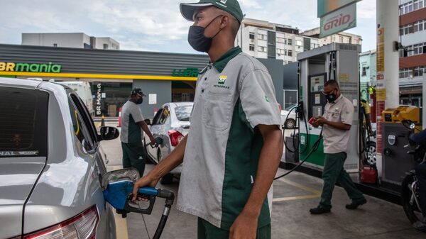 Bolsonaro’s Third Petrobras CEO Pires Eases Fuel-Subsidy Fears Bolsonaro’s Third Petrobras CEO Pires Eases Fuel-Subsidy Fears
