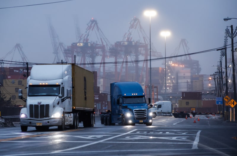 El déficit comercial de Estados Unidos se redujo en enero más de lo proyectado El déficit comercial de Estados Unidos se redujo en enero más de lo proyectado