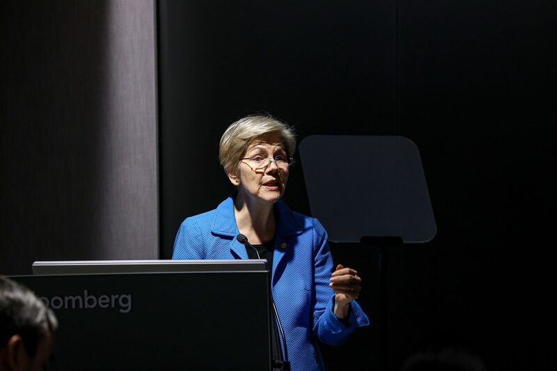 La senadora estadounidense argumentó que las grandes tecnológicas que proveen servicios en la nube están en condiciones de aplastar a jugadores más pequeños en IA La senadora estadounidense argumentó que las grandes tecnológicas que proveen servicios en la nube están en condiciones de aplastar a jugadores más pequeños en IA