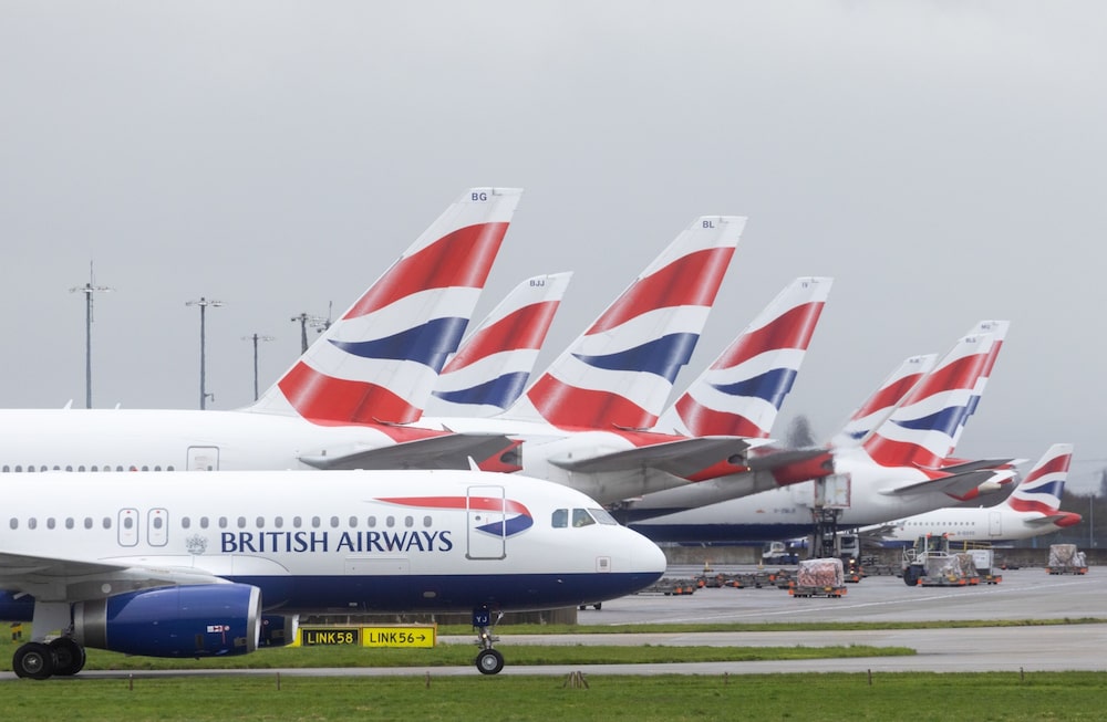 Avión de pasajeros de British Airways en el aeropuerto de Londres Heathrow. Avión de pasajeros de British Airways en el aeropuerto de Londres Heathrow.