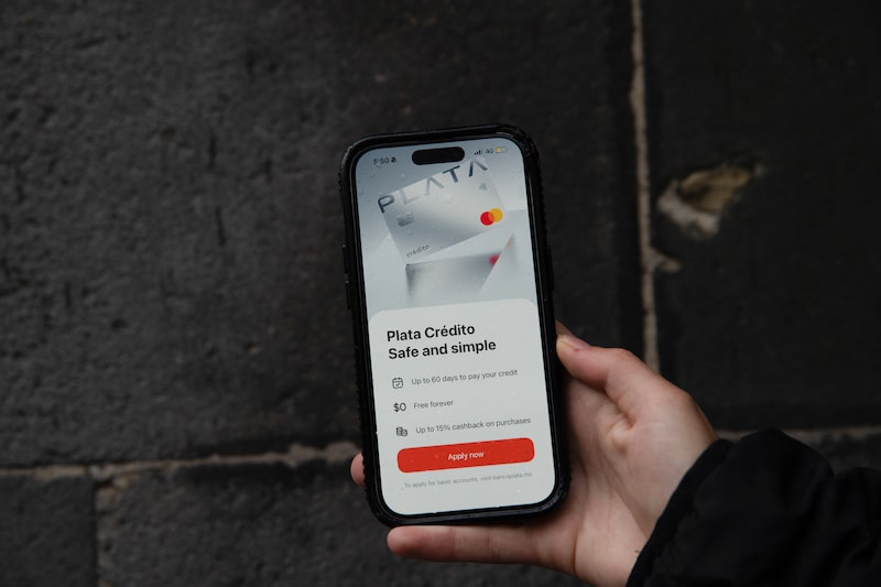 La aplicación móvil de Banco Plata instalada en un teléfono inteligente en la Ciudad de México, México, el domingo 7 de junio de 2026. El banco digital Banco Plata obtuvo 300 millones de dólares en nueva financiación de inversionistas como Oaktree Capital Management y Macquarie Group Ltd., fortaleciendo así su base financiera en medio del rápido crecimiento de sus operaciones bancarias en México. Fotógrafa: Stephania Corpi/Bloomberg La aplicación móvil de Banco Plata instalada en un teléfono inteligente en la Ciudad de México, México, el domingo 7 de junio de 2026. El banco digital Banco Plata obtuvo 300 millones de dólares en nueva financiación de inversionistas como Oaktree Capital Management y Macquarie Group Ltd., fortaleciendo así su base financiera en medio del rápido crecimiento de sus operaciones bancarias en México. Fotógrafa: Stephania Corpi/Bloomberg