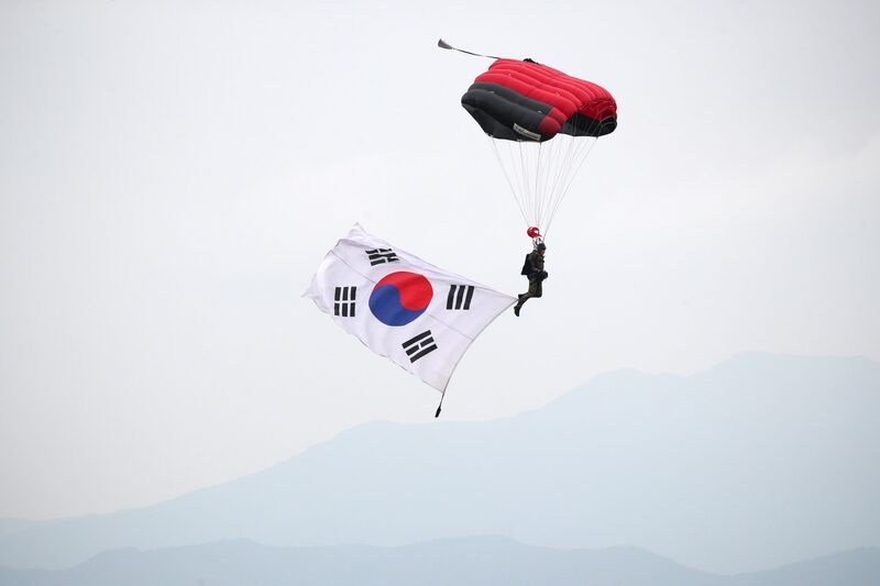 El presidente surcoreano Yoon Suk Yeol, un conservador que asumió el cargo en mayo, se comprometió a restablecer los simulacros conjuntos a gran escala con Estados Unidos para reforzar la seguridad frente a Corea del Norte. El presidente surcoreano Yoon Suk Yeol, un conservador que asumió el cargo en mayo, se comprometió a restablecer los simulacros conjuntos a gran escala con Estados Unidos para reforzar la seguridad frente a Corea del Norte.