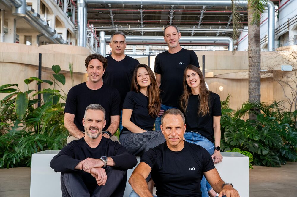 Juntos, os executivos da BRQ e da Weme têm como um dos objetivos destravar mais valor com produtos de IA generativa. A BRQ levantou R$ 100 milhões com o BNDES para acelerar o desenvolvimento de produtos Juntos, os executivos da BRQ e da Weme têm como um dos objetivos destravar mais valor com produtos de IA generativa. A BRQ levantou R$ 100 milhões com o BNDES para acelerar o desenvolvimento de produtos