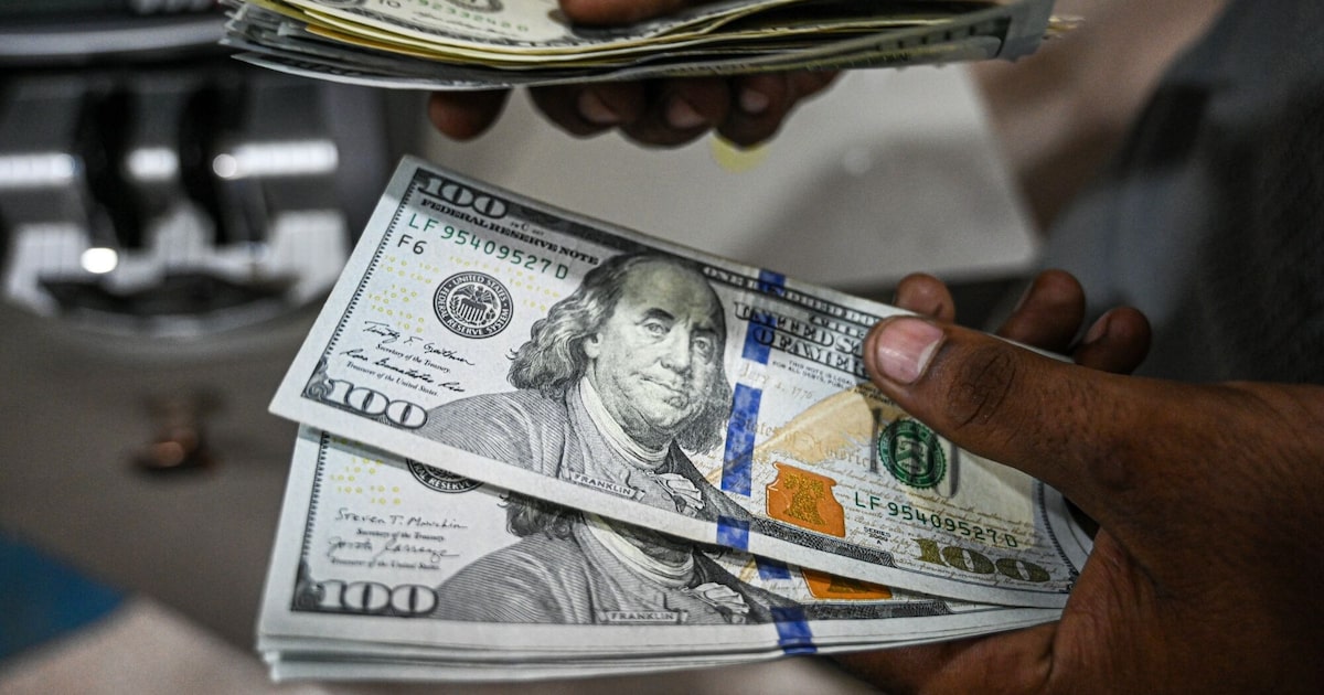 Monedas latinoamericanas caen frente al dólar
