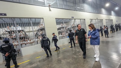 “Este es el camino”: detalles de la visita de Patricia Bullrich a megacárcel de Bukele en El Salvador “Este es el camino”: detalles de la visita de Patricia Bullrich a megacárcel de Bukele en El Salvador