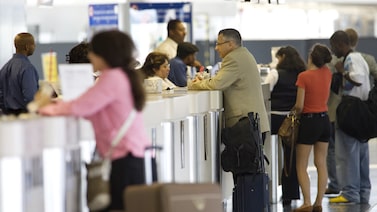 Cae red que estafó por US$2,5 millones a latinoamericanos con visas falsas para EE.UU. Cae red que estafó por US$2,5 millones a latinoamericanos con visas falsas para EE.UU.