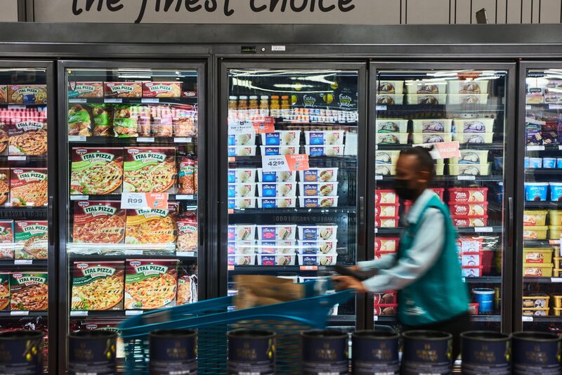 Alimentos congelados en armarios dentro de un supermercado Checkers, operado por Shoprite Holdings Ltd., en el centro comercial Rosebank en Johannesburgo, Sudáfrica, el viernes 18 de febrero de 2022. Fotógrafo: Waldo Swiegers/Bloomberg Alimentos congelados en armarios dentro de un supermercado Checkers, operado por Shoprite Holdings Ltd., en el centro comercial Rosebank en Johannesburgo, Sudáfrica, el viernes 18 de febrero de 2022. Fotógrafo: Waldo Swiegers/Bloomberg