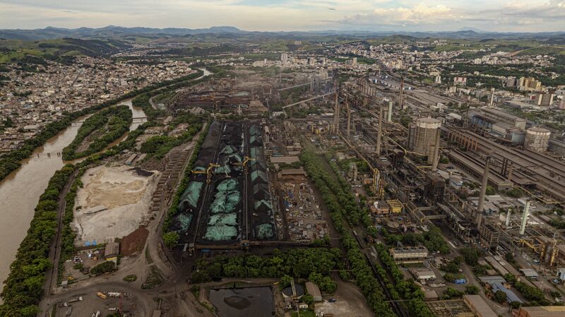 Multimillonarios de Brasil detienen planes de inversión por tasas altas e incertidumbre política. Multimillonarios de Brasil detienen planes de inversión por tasas altas e incertidumbre política.