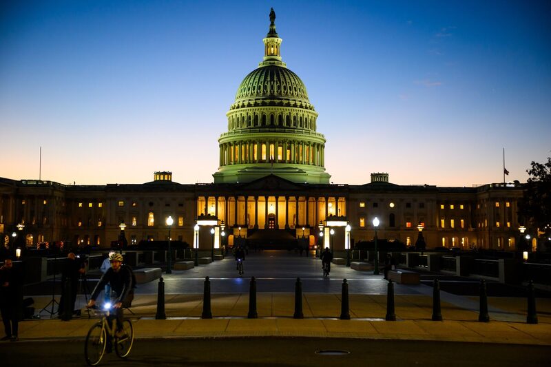 El Capitolio de los Estados Unidos en Washington, D.C. El Capitolio de los Estados Unidos en Washington, D.C.
