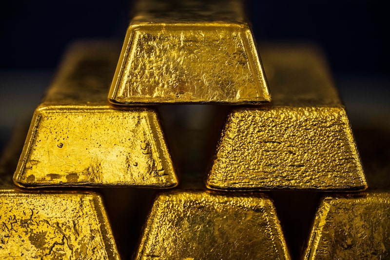 Golds Record-Busting Rally Resumes After Dip-Buyers Emerge Golds Record-Busting Rally Resumes After Dip-Buyers Emerge