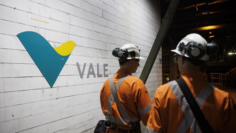 Vale (VALE3) e Petrobras (PETR4) pressionam Ibovespa; dólar sobe a R$ 5,13 Vale (VALE3) e Petrobras (PETR4) pressionam Ibovespa; dólar sobe a R$ 5,13