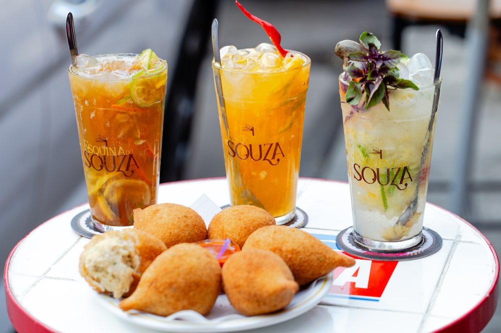 Três esquinas: Como Souza fez de coxinha, caipirinha e chopp uma receita de R$ 3 mi Três esquinas: Como Souza fez de coxinha, caipirinha e chopp uma receita de R$ 3 mi