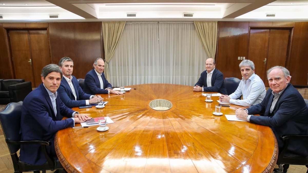 Caputo reunió a Glencore, Rio Tinto y Vicuña: qué necesitan los gigantes mineros para que sus inversiones 'derramen'