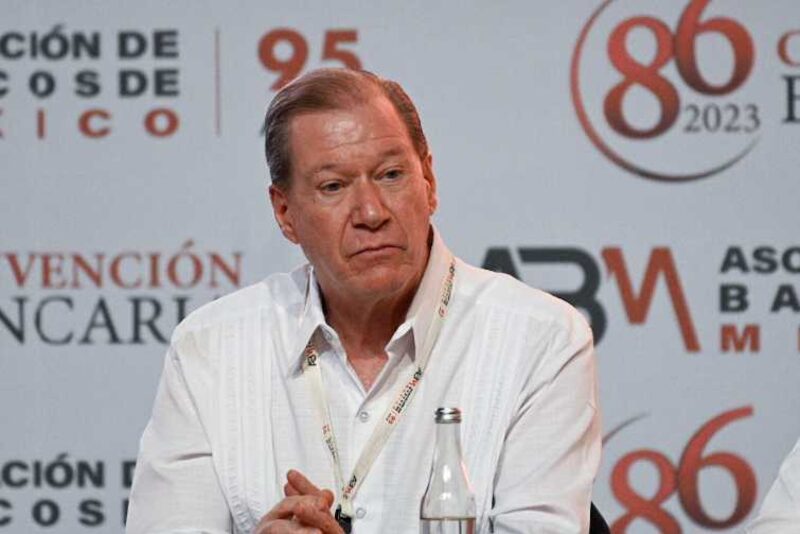 El líder de los banqueros dijo que se estima la presencia de alrededor 2.000 personas y que la ABM confía en que la Convención sea un éxito en Acapulco. El líder de los banqueros dijo que se estima la presencia de alrededor 2.000 personas y que la ABM confía en que la Convención sea un éxito en Acapulco.