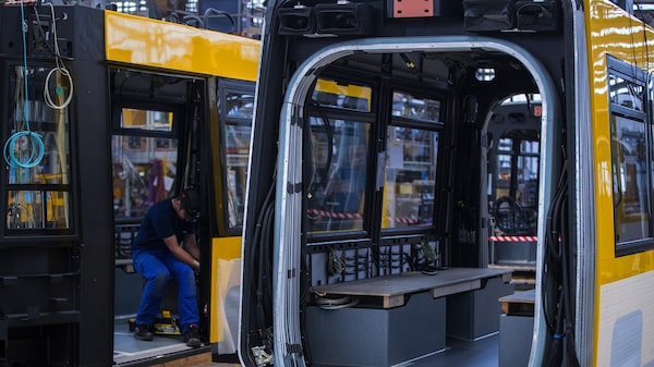 Los pedidos de las fábricas alemanas aumentan por tercer mes y dan señales de recuperación Los pedidos de las fábricas alemanas aumentan por tercer mes y dan señales de recuperación